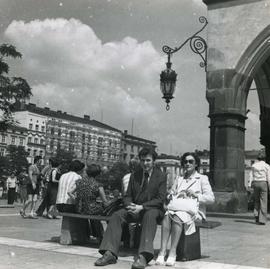 Janina i i Mieczysław Piotrowscy na Rynku Głównym
