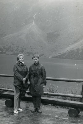 Mieczysław Piotrowski z matką nad Morskim Okiem