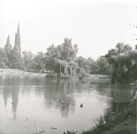 Park Stanisława Tołpy i kościół św. Michała Archanioła we Wrocławiu